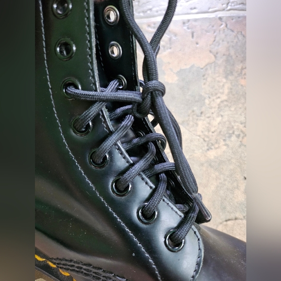like new original smooth leather lace up doc martens - Picture 5 of 9